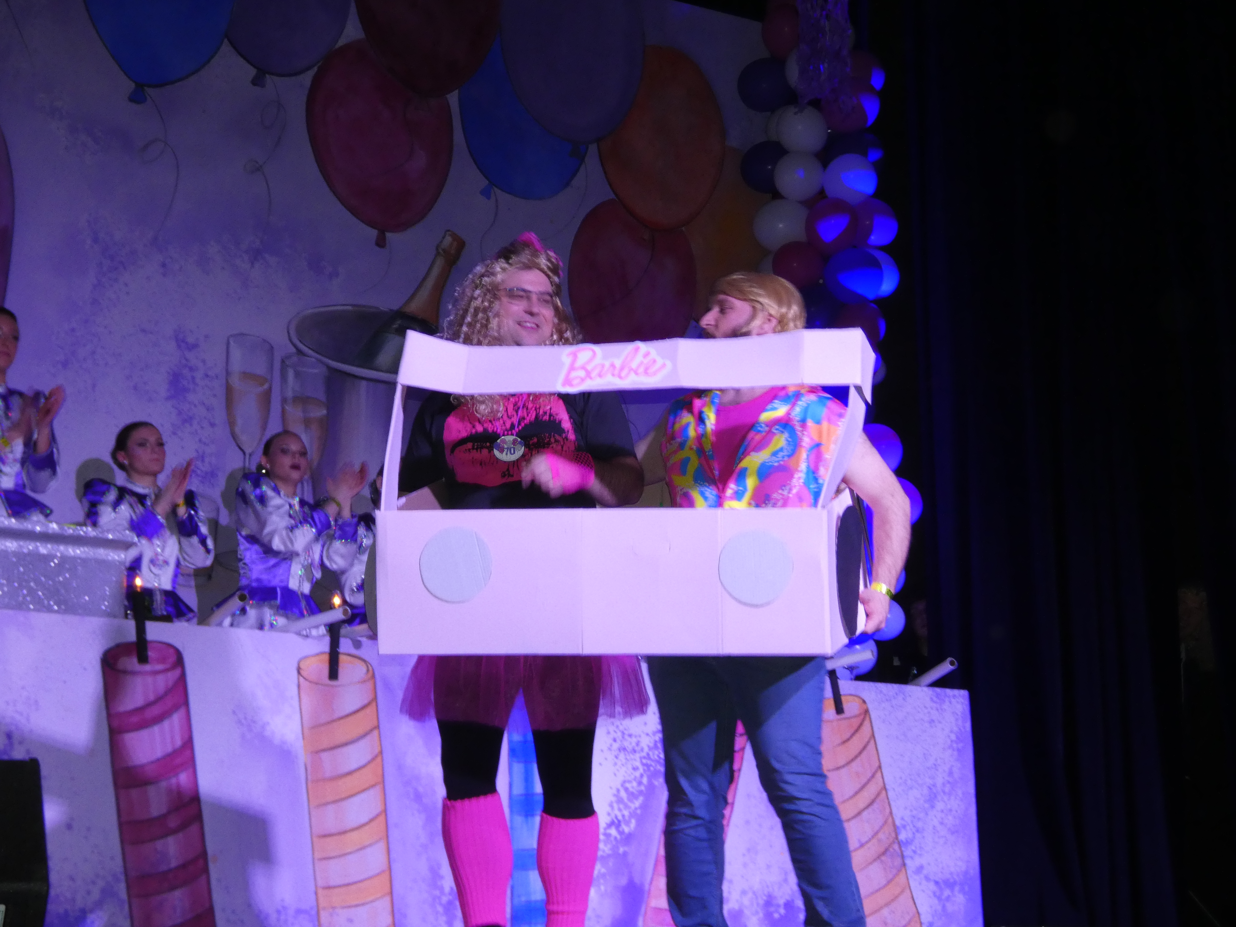 Elferratsauftritt Barbie und Ken der Jubiläumssitzung 2026