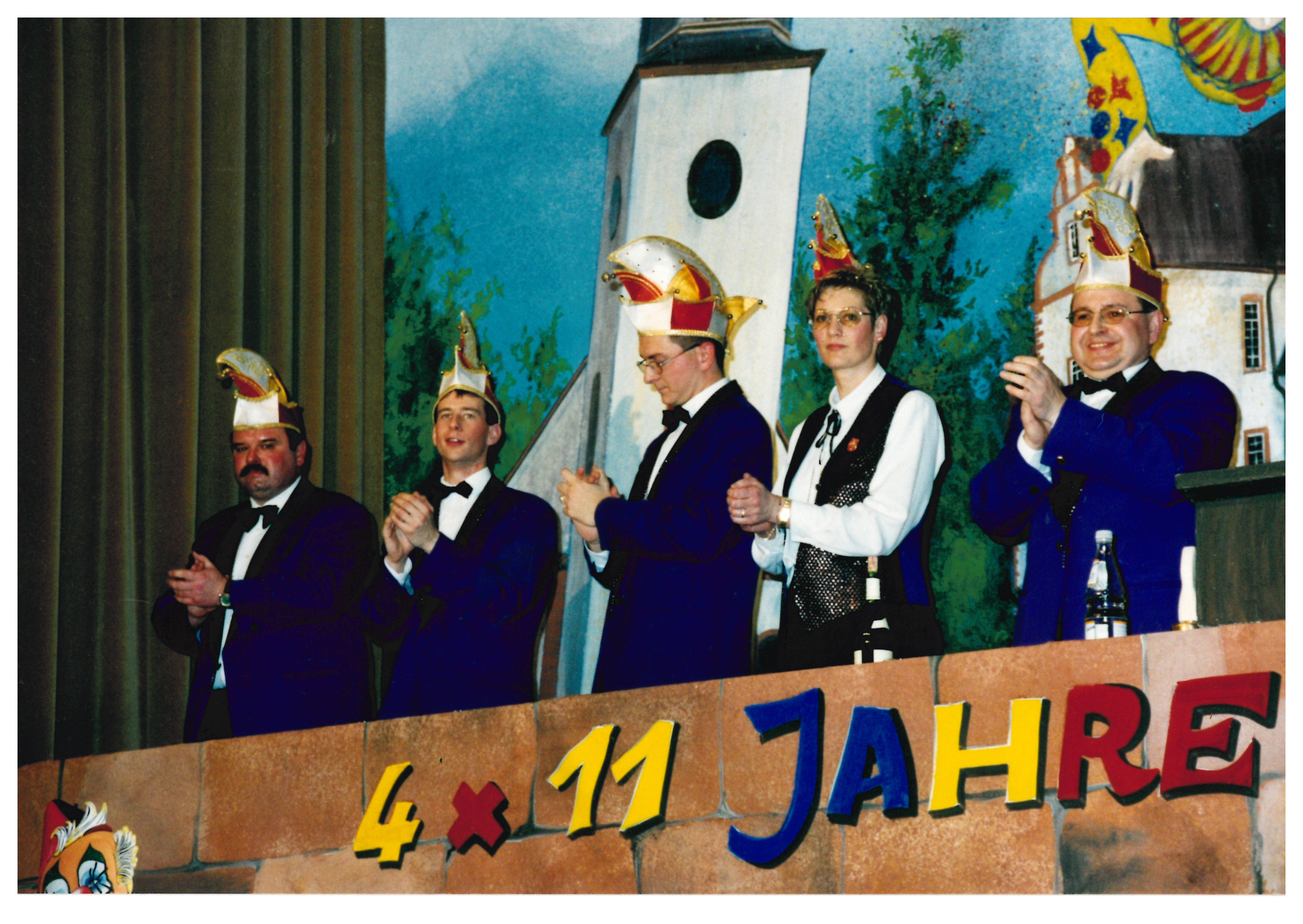 4 × 11 (2000)