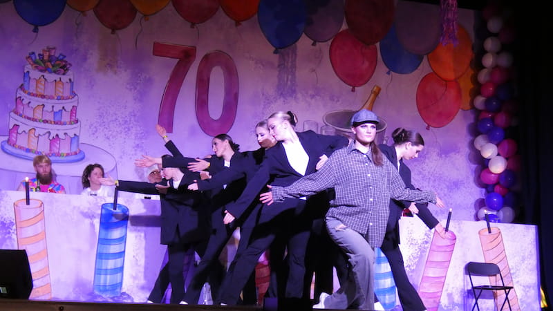 Die Dancing Queens bei einer anspruchsvollen Showtanz / Garde-Choreografie